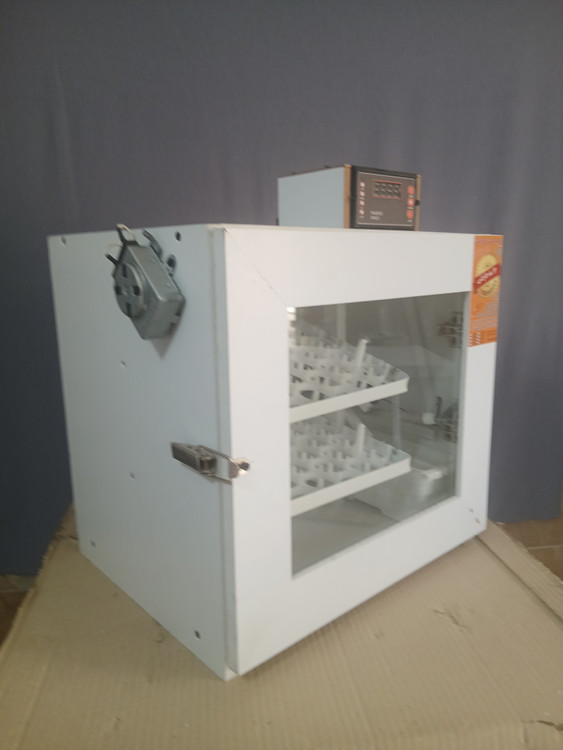 دستگاه جوجهکشی اتوماتیک ۸۴ تایی با بدنه PVC ضد قارچ