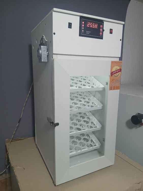 بدنه قابل شستشوی دستگاه جوجه کشی خانگی و نیمه صنعتی ۱۶۸ تایی