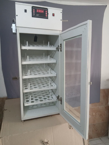 دستگاه جوجه کشی آریا سازه ۲۱۰ تخم قابل شستشو با رطوبت ساز دقیق